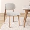 Chaise en tissu beige et ch&ecirc;ne massif