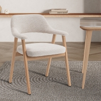Chaise de repas en tissu beige pieds ch&ecirc;ne massif clair