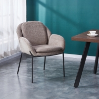 Chaise en tissu taupe pieds en m&eacute;tal noir