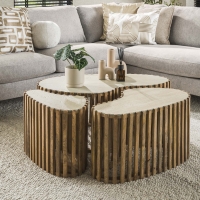 Lot de 3 tables en céramique beige et bois de manguier massif