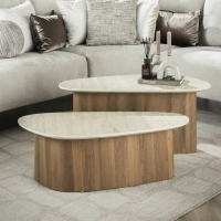 Lot de 2 tables basses en c&eacute;ramique beige pieds couleur ch&ecirc;ne