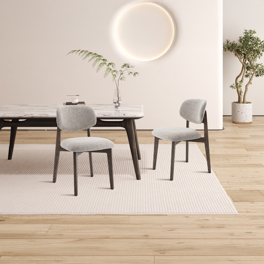 Chaise de repas en tissu beige pieds couleur bois foncé