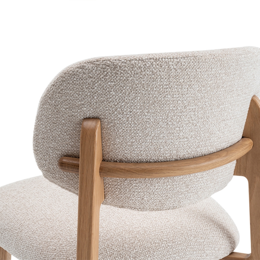 Chaise en tissu beige pieds couleur bois clair