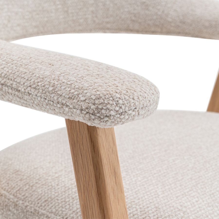 Chaise de repas en tissu beige pieds couleur bois clair