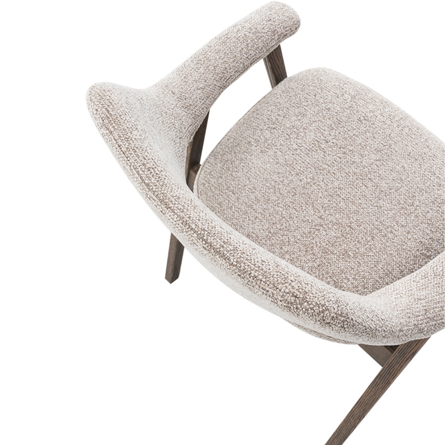 Chaise en tissu beige pieds couleur bois fonc&eacute;