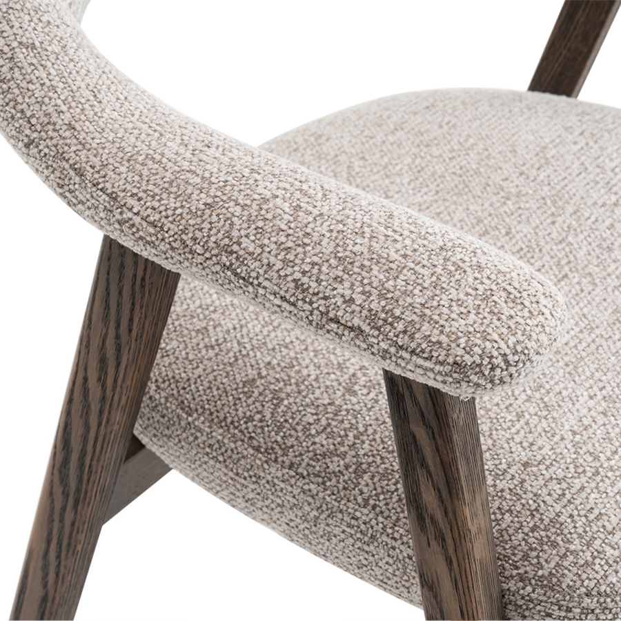 Chaise en tissu beige pieds couleur bois fonc&eacute;