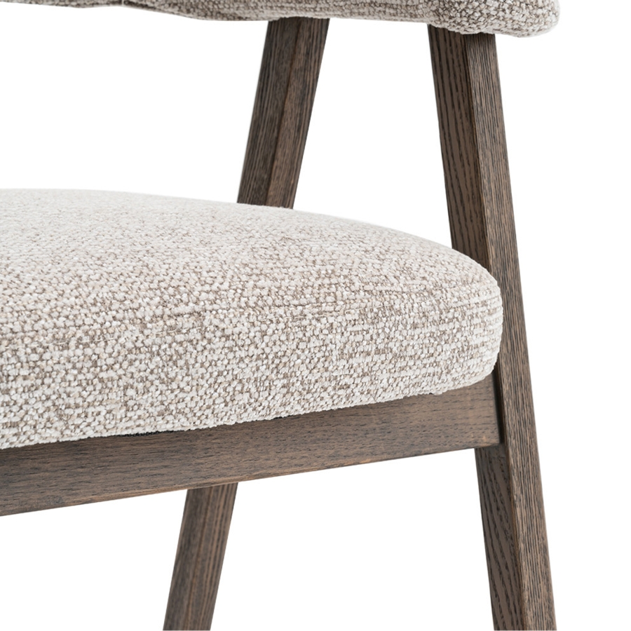 Chaise en tissu beige pieds couleur bois fonc&eacute;